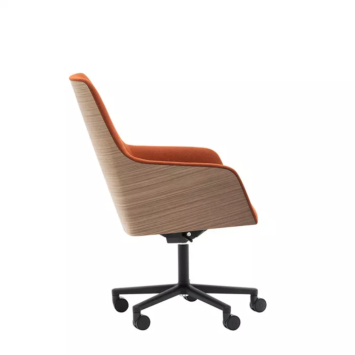 Alya Executive chairs SO1481 designed by Lievore Altherr